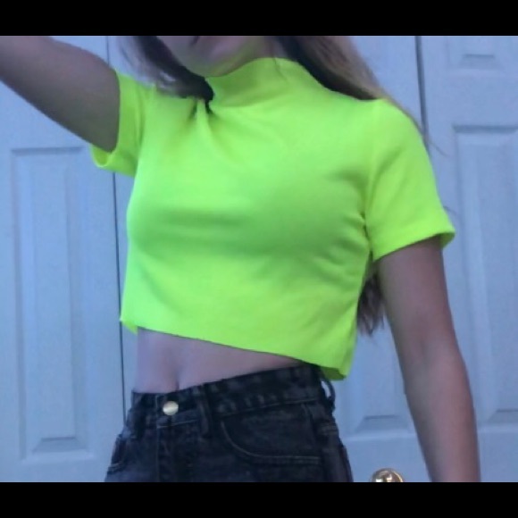 neon yellow cropped t-shirt - Picture 2 of 3
